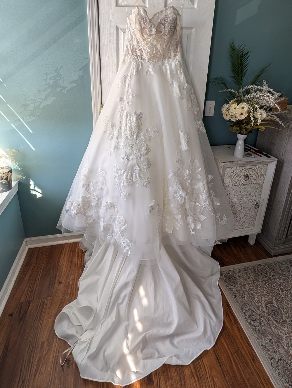 NWOT Casablanca Castle Wedding Ivory Strapless A-Line Gown w/ 3D Floral Applique